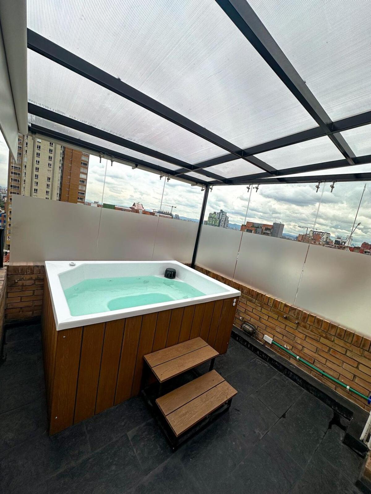 A Penthouse With A Luxury Jacuzzi And Panoramic View Apartamento *